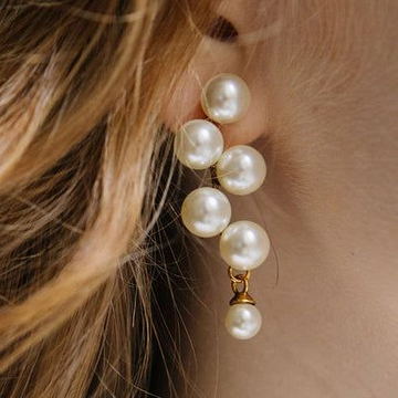 Elegant dangling pearl earrings