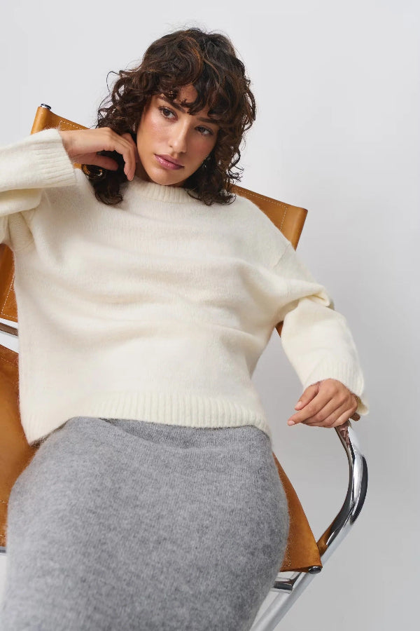Women’s Pullover Sweater – Oversized Fit – Soft Wool Feel – Ribbed Hem and Cuffs