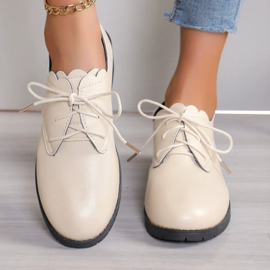 Leather Scalloped Edge Lace-Up Shoes 