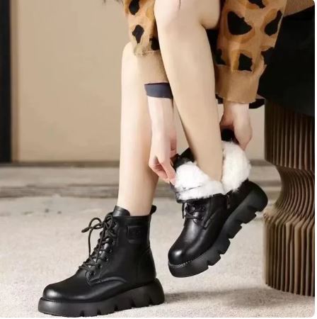 Woman's soft leather retro women's air boots with zipper