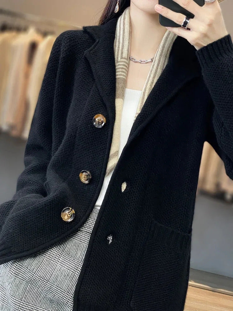 Women's comfortable knitted cardigan
