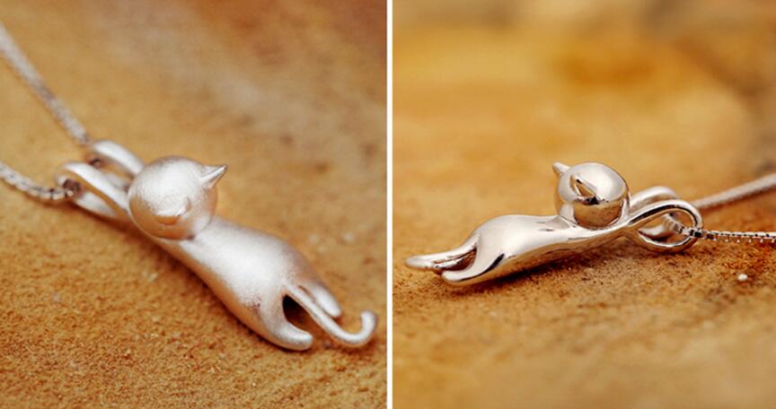 Playful cat necklace
