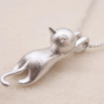 Playful cat necklace