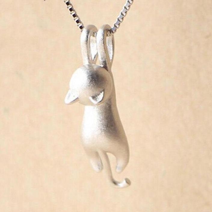 Playful cat necklace