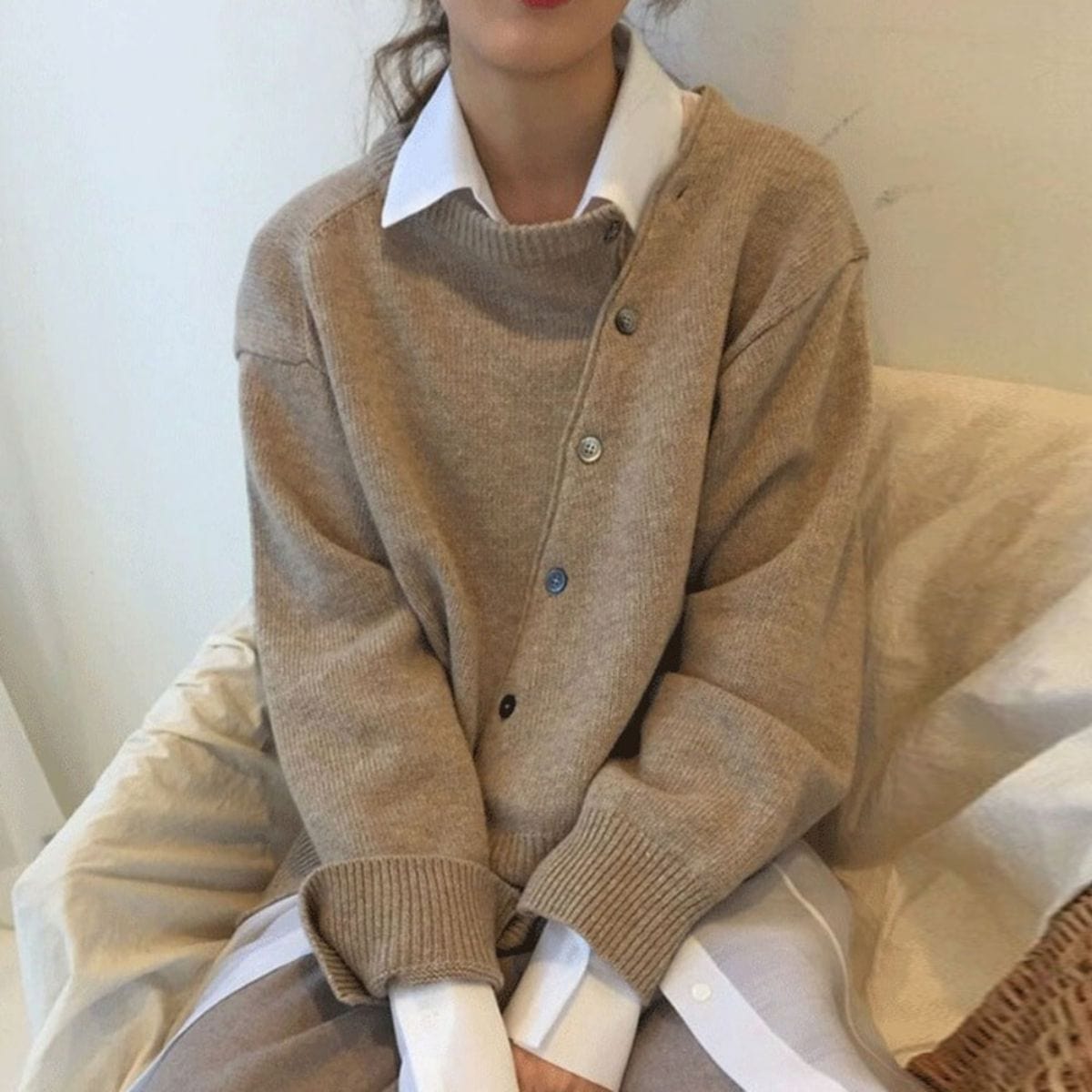 Women's round neck diagonal button-up knit cardigan